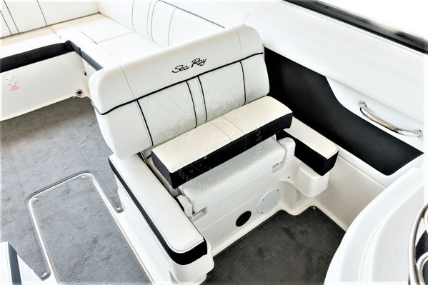 2015 SEA RAY 270 SUNDECK