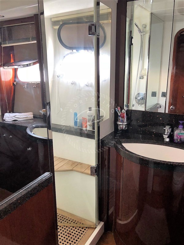 2005 PRINCESS 67