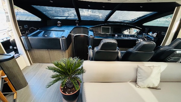 2004 SUNSEEKER PREDATOR 82