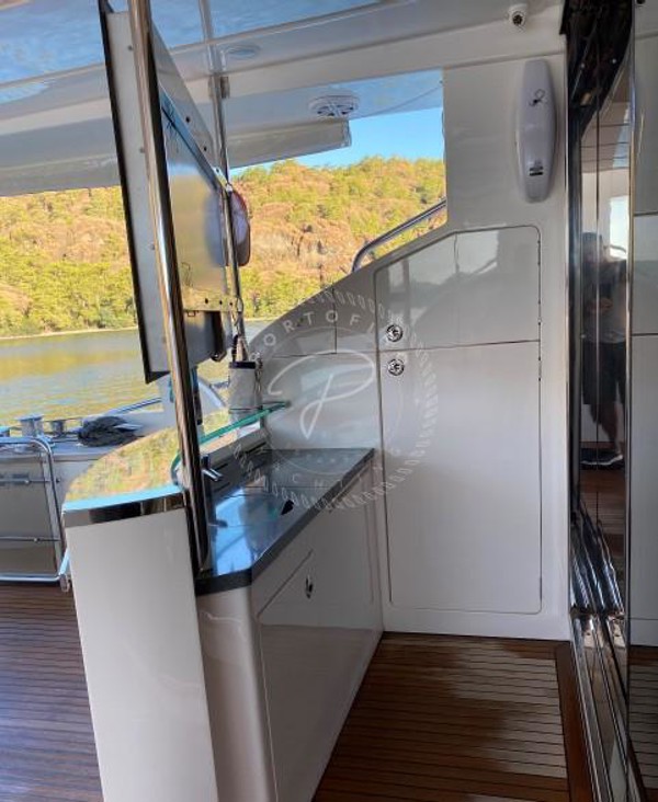 2010 PRINCESS 85