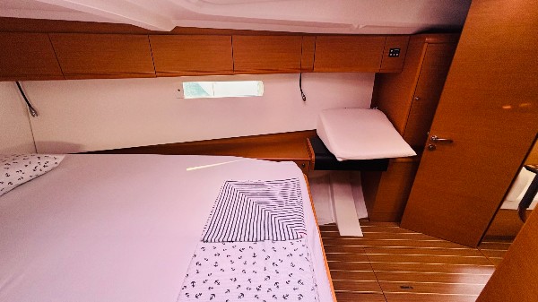2013 JEANNEAU SUN ODYSSEY 469