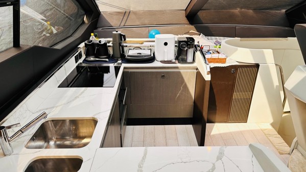 2019 AZIMUT S7
