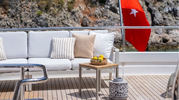 2009/2024 MOTOR YACHT 38 M 