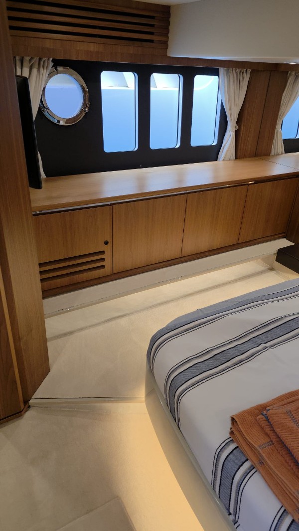 2016 ABSOLUTE 52 FLY