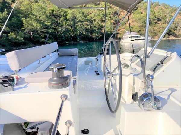 2011 LAGOON 450