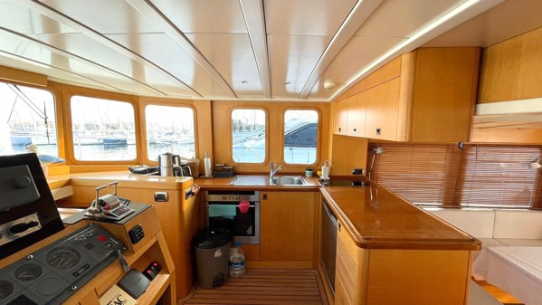 2009 TAKA YACHTS LOBSTER 18M