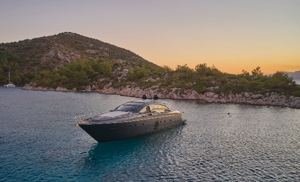 2012 PERSHING 72