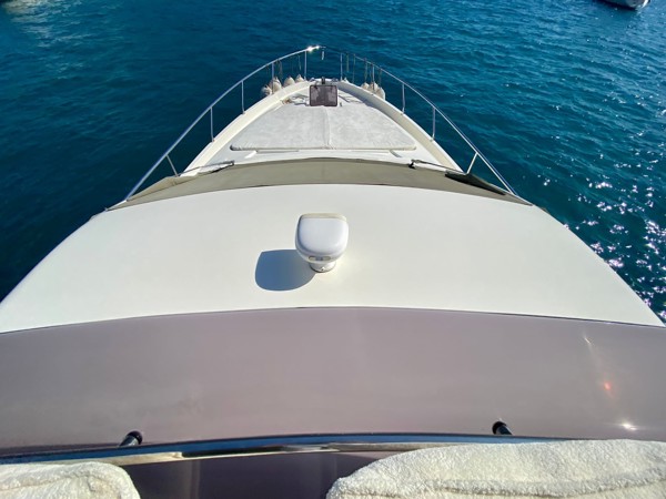 2010 FERRETTI 560