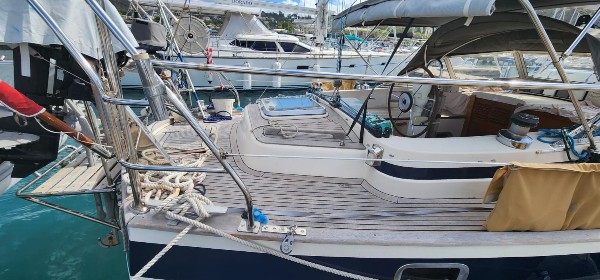 1985 HALLBERG-RASSY 38