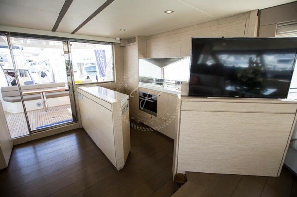 2014 FERRETTI YACHTS 690