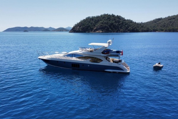 2010 AZIMUT 70