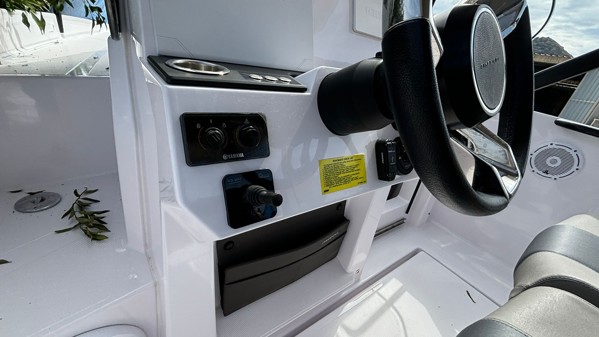 2023 AXOPAR 25 CROSS TOP