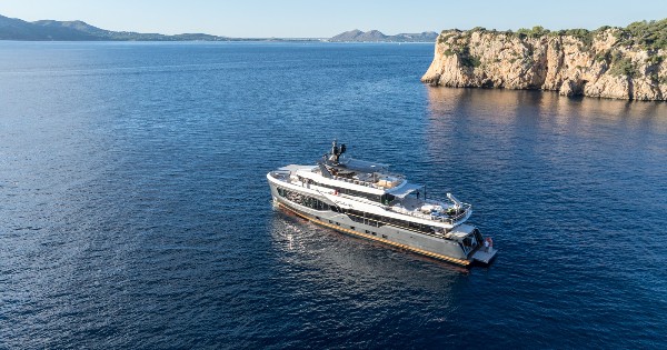 2024 MOTOR YACHT 37 M