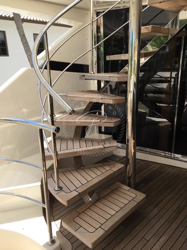 2010 SANLORENZO 37M