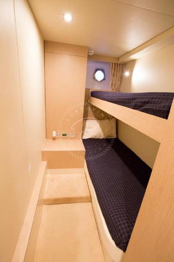 2014 FERRETTI YACHTS 690