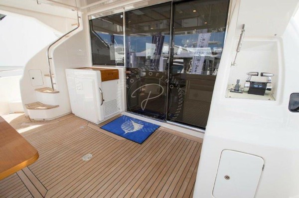 2014 FERRETTI YACHTS 690