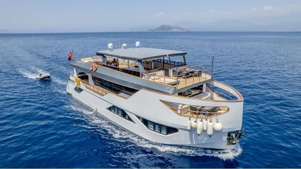 2023 CUSTOM 28 M