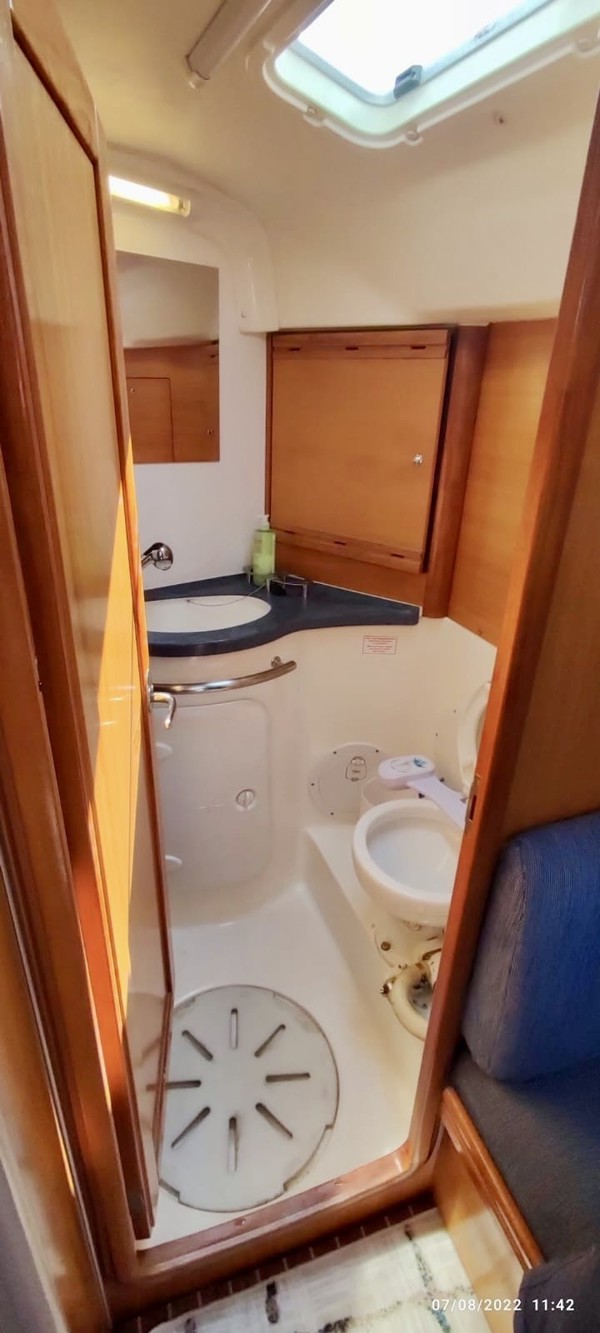 2008 BAVARIA 38 CRUISER