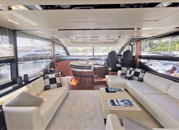 2015 PRINCESS 72S