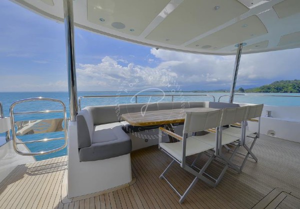 2016 SUNSEEKER 86 YACHT