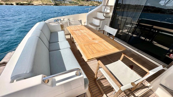 2009 AZIMUT 58