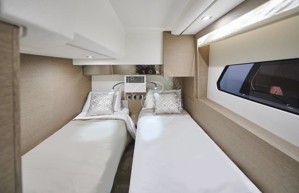 2021 PRESTIGE 460 FLY