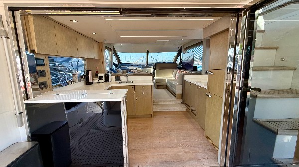 2018 SUNSEEKER MANHATTAN 52