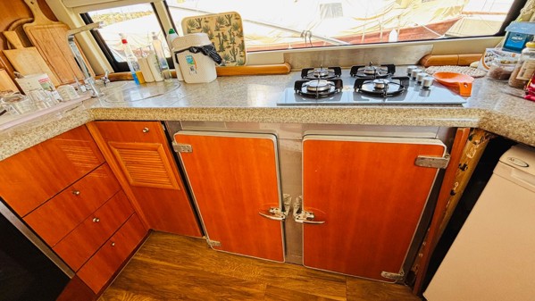 2000 SUNSEEKER MANHATTAN 64