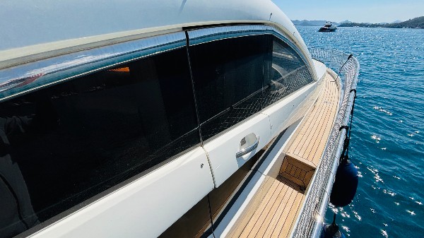 2001 SUNSEEKER MANHATTAN 64