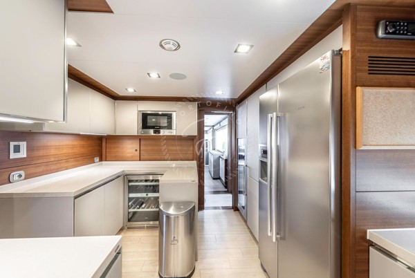 2013 FERRETTI CUSTOMLINE 124