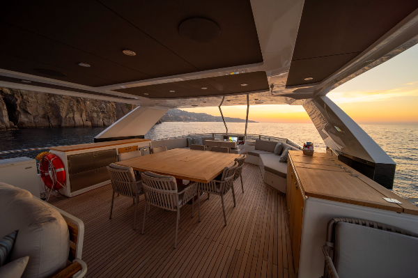 2023 MOTOR YACHT 26 M 