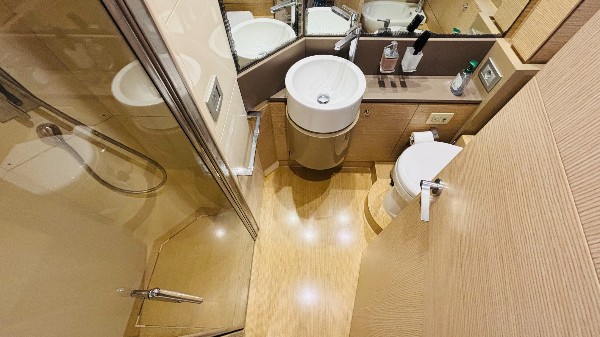 2012 FERRETTI 720 FLY