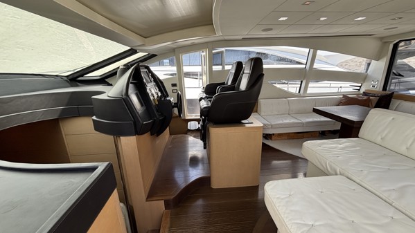 2012 PERSHING 72