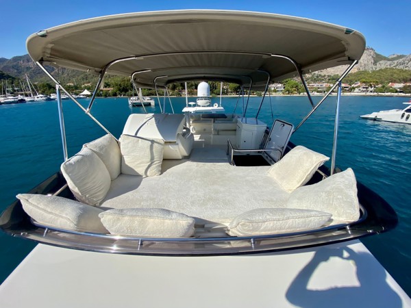 2010 FERRETTI 560
