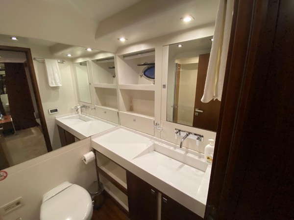 2010/2021 NUMARINE 78 FLY
