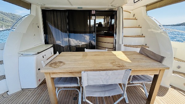 2001 SUNSEEKER MANHATTAN 64