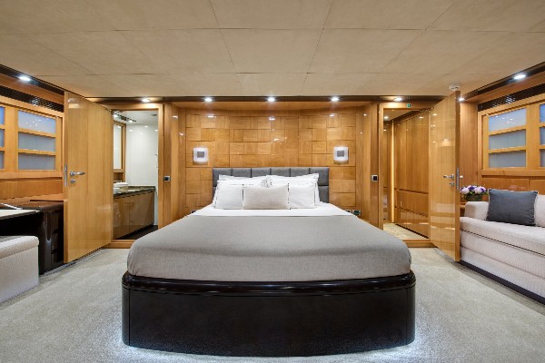 2009/2022 MOTOR YACHT 35M 