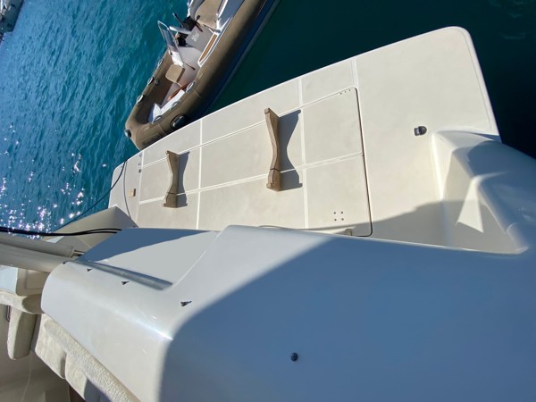 2010 FERRETTI 560