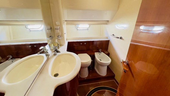 2002 FERRETTI 680 
