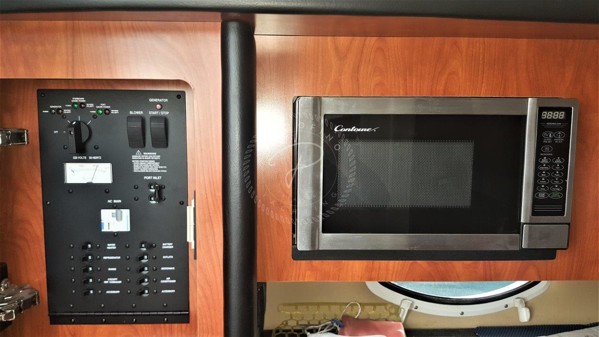 2011 RINKER 280 EC