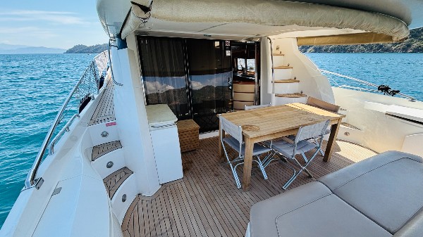 2001 SUNSEEKER MANHATTAN 64