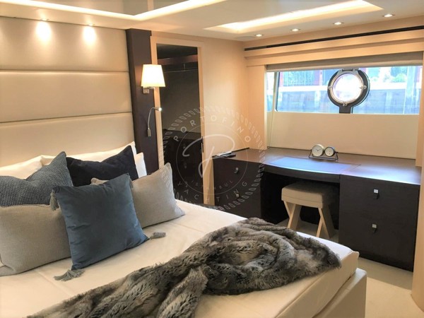 2016 SUNSEEKER 86 YACHT