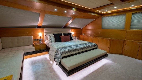 2009/2024 MOTOR YACHT 38 M 