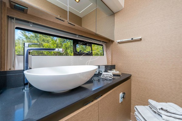 2021 PRESTIGE 460 FLY