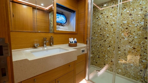 2009/2024 MOTOR YACHT 38 M 