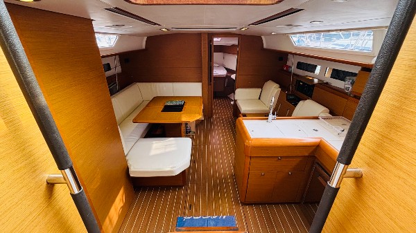 2013 JEANNEAU SUN ODYSSEY 469
