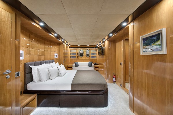 2009/2022 MOTOR YACHT 35M 