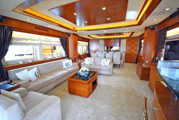 2009 CUSTOM 110 FEET