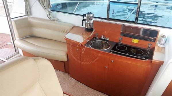 2009 BENETEAU ANTARES 12