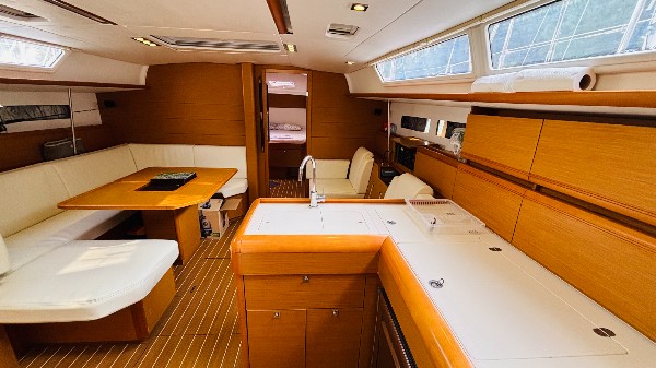 2013 JEANNEAU SUN ODYSSEY 469